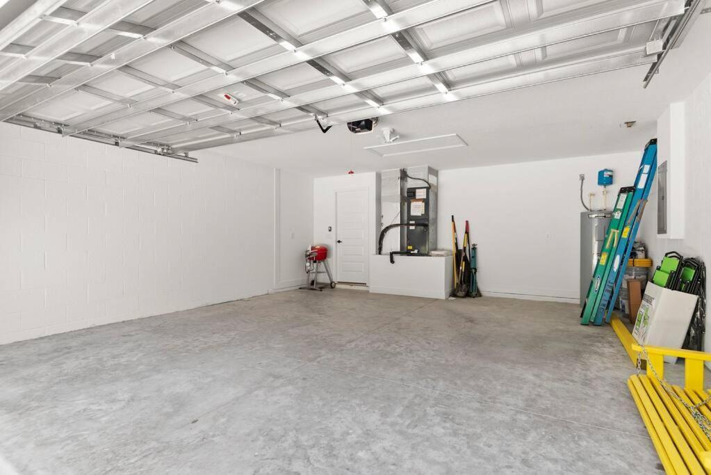 Pet-Friendly, Heated Pool, Close To Everything 3 Bedroom Home ダネロン エクステリア 写真