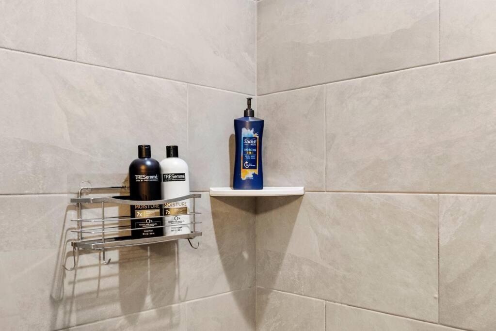 Pet-Friendly, Heated Pool, Close To Everything 3 Bedroom Home ダネロン エクステリア 写真