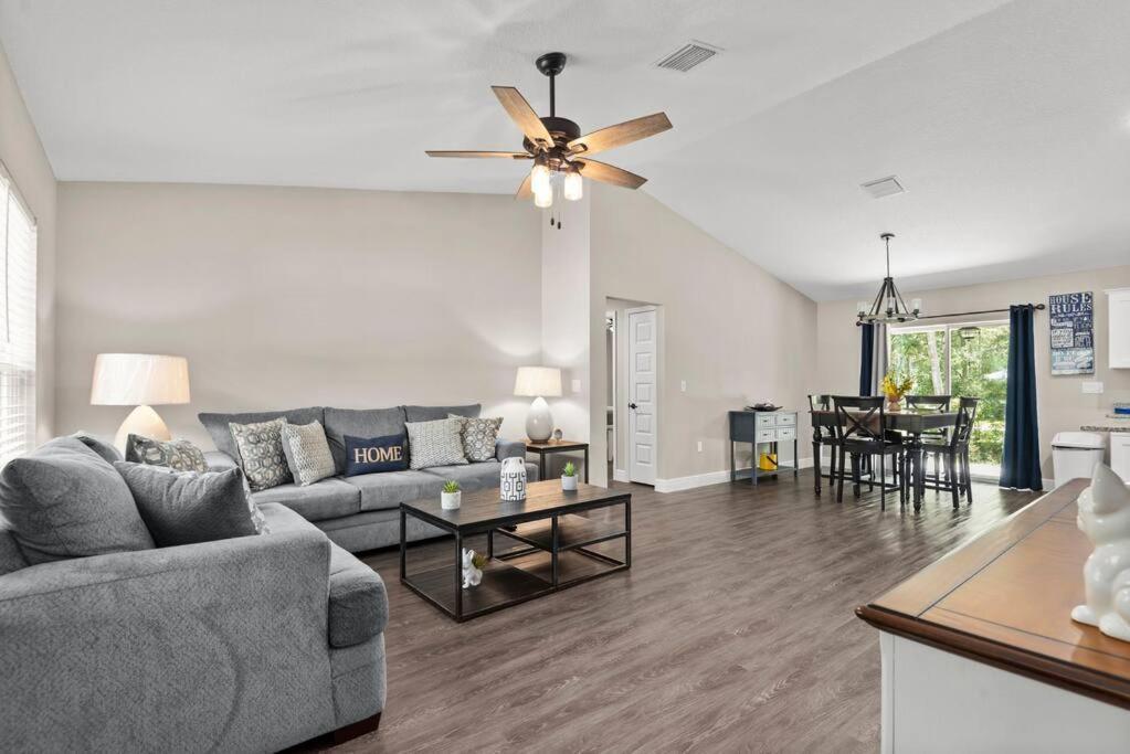 Pet-Friendly, Heated Pool, Close To Everything 3 Bedroom Home ダネロン エクステリア 写真