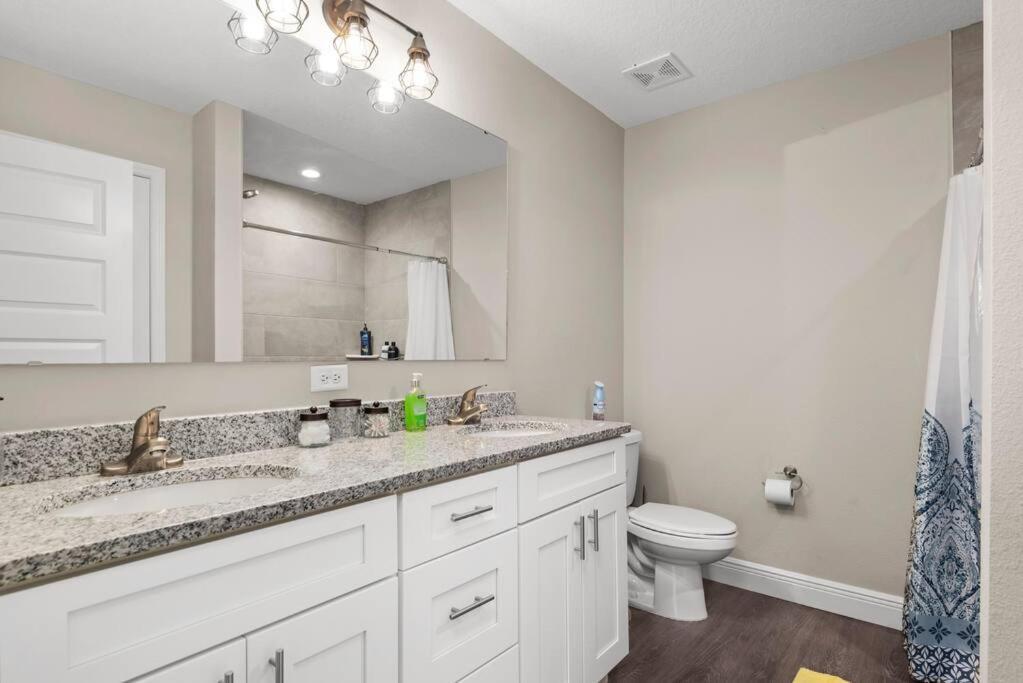 Pet-Friendly, Heated Pool, Close To Everything 3 Bedroom Home ダネロン エクステリア 写真