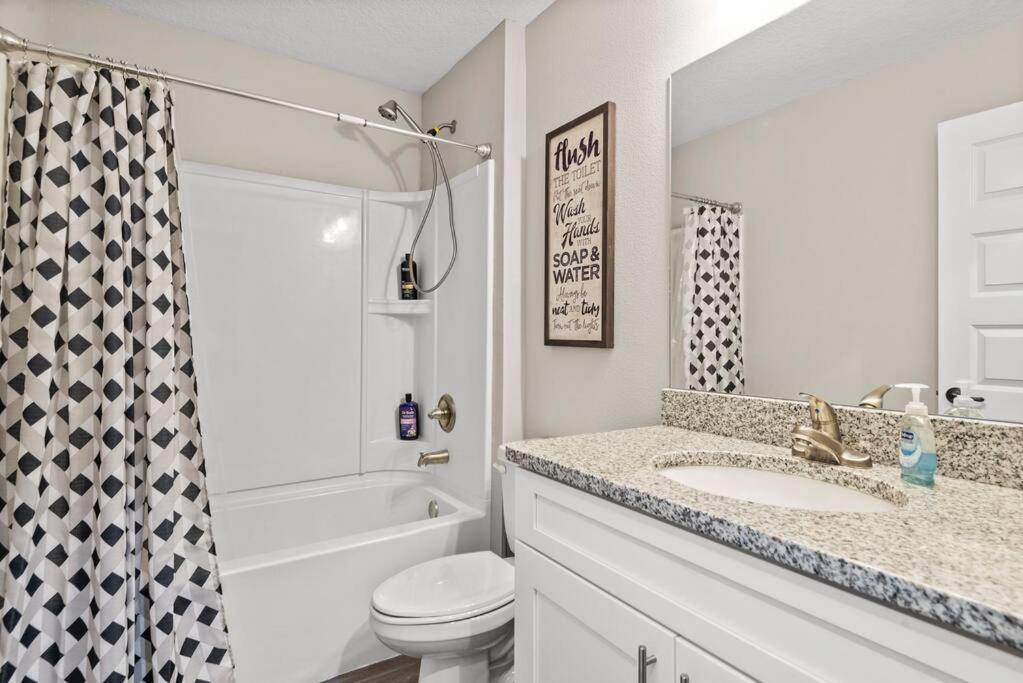 Pet-Friendly, Heated Pool, Close To Everything 3 Bedroom Home ダネロン エクステリア 写真
